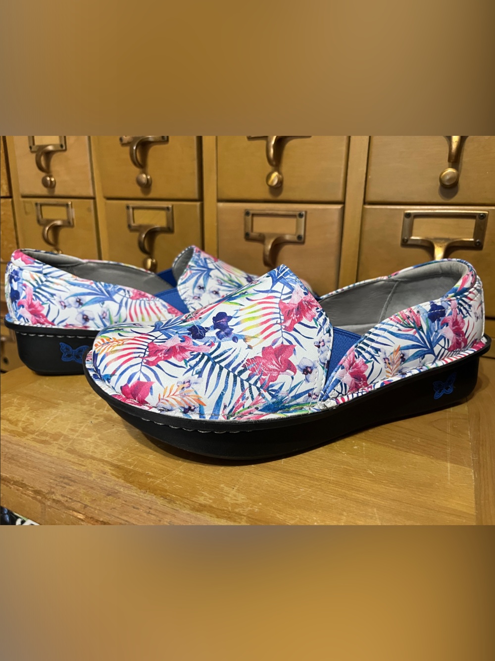 Alegria Debra Professional Slip On Clogs Tropic Floral Size 40 / US 9.5-10